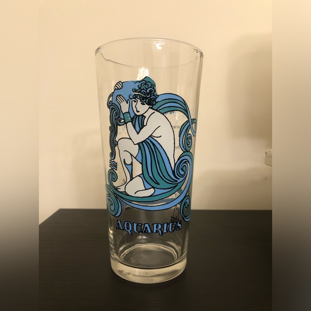 Vintage 1970s Aquarius zodiac drinking glass. promo from Arby’s